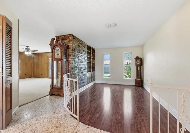 Photo 3 of Sale Pending at 1516 Lamplighter Ln, Fort Worth, TX 76134 | MLS# 21299337 | Listing updated on 2026-07-16