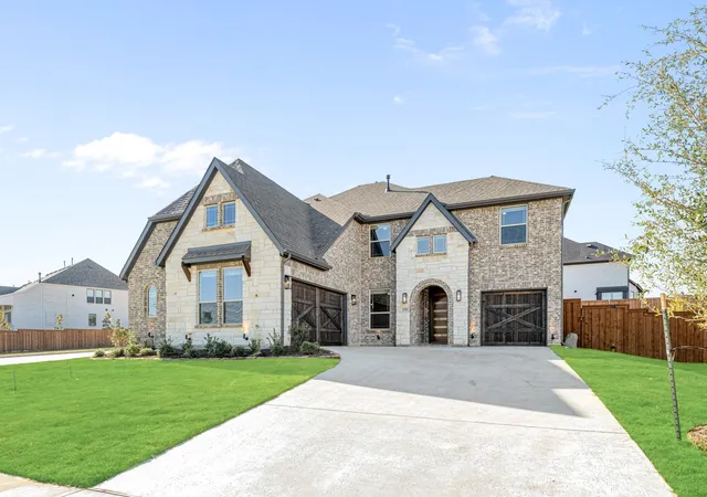 Photo 3 of Sale Pending at 2301 Christopher Rd, Mansfield, TX 76063 | MLS# 21304769 | Listing updated on 2026-08-22