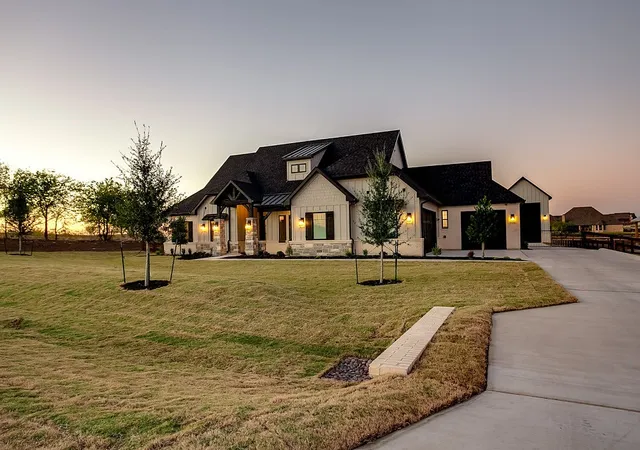 Photo 2 of Single family home for sale at 9453 Bluestem Ln, Justin, TX 76247 | MLS# 21303692 | Listing updated on 2026-08-22