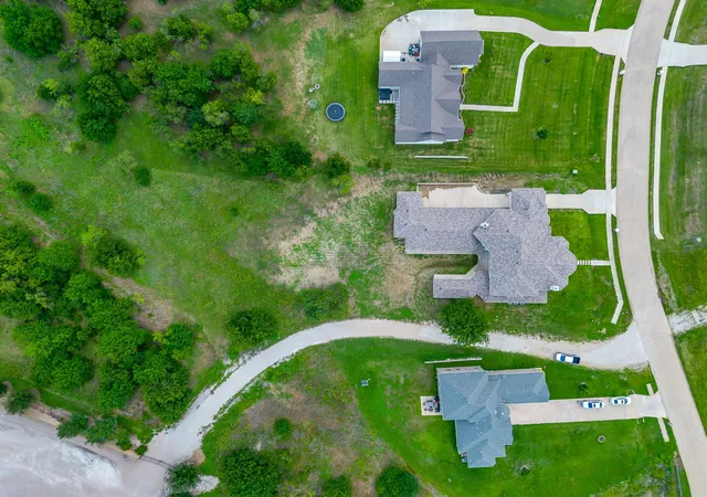 Photo 3 of Sale Pending at 3124 Koscher Dr, Cedar Hill, TX 75104 | MLS# 21304611 | Listing updated on 2026-09-15