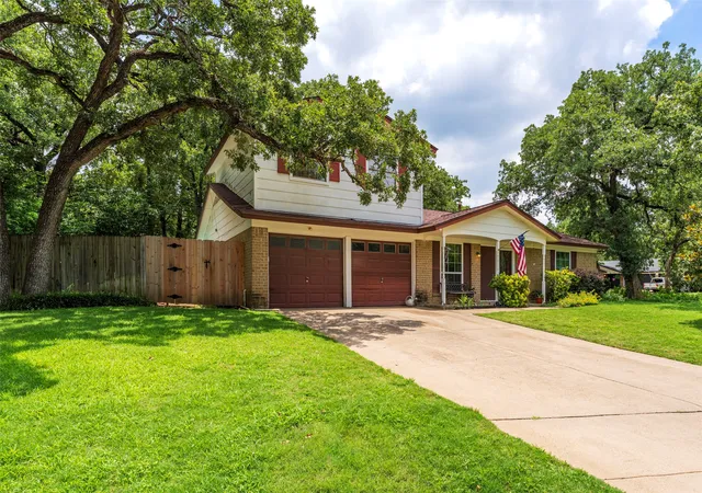 2nd image of 2930 Duff Dr, Arlington, TX 76013 | MLS# 21304737