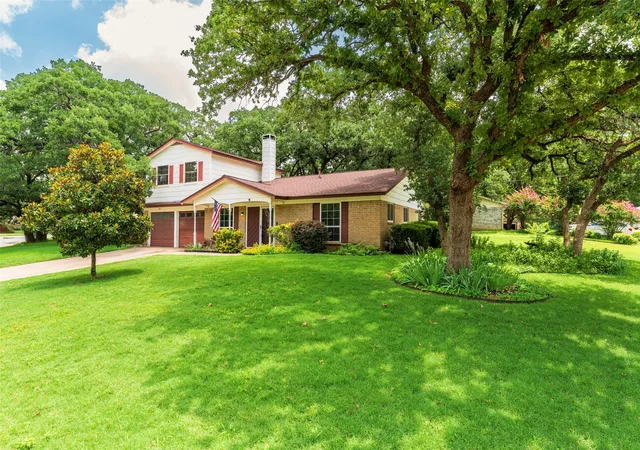 3rd image of 2930 Duff Dr, Arlington, TX 76013 | MLS# 21304737