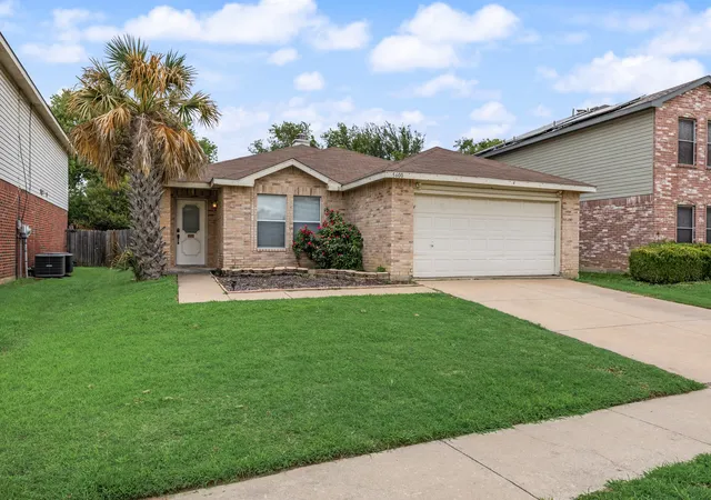 Photo 2 of Single family home for sale at 5600 Wiltshire Dr, Fort Worth, TX 76135 | MLS# 21304425 | Listing updated on 2026-08-25