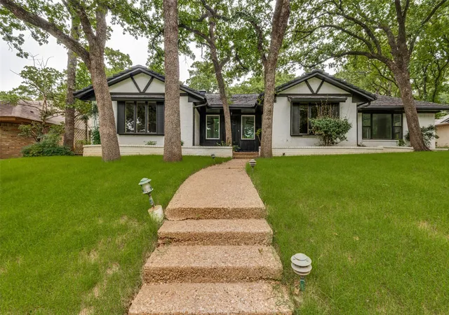 Photo 1 of Single family home for sale at 2117 Franklin Dr, Arlington, TX 76011 | MLS# 21303848 | Listing updated on 2026-09-01
