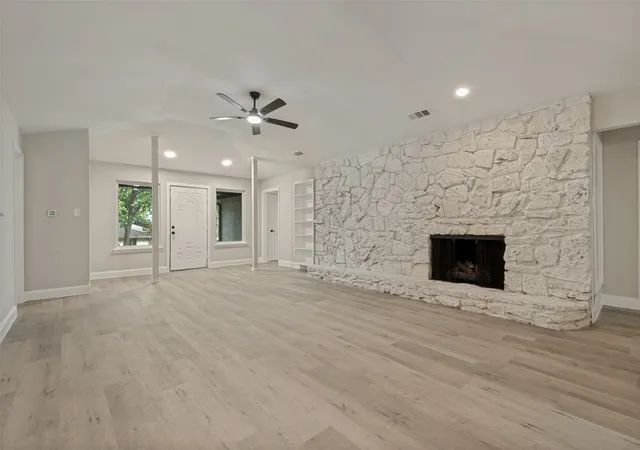 Photo 3 of Single family home for sale at 2117 Franklin Dr, Arlington, TX 76011 | MLS# 21303848 | Listing updated on 2026-09-01