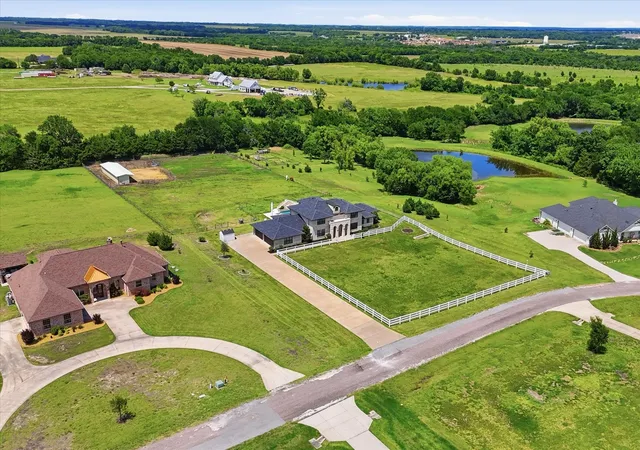 Photo 3 of Single family home for sale at 89 Thornwood Ln, Van Alstyne, TX 75495 | MLS# 21304071 | Listing updated on 2026-07-15