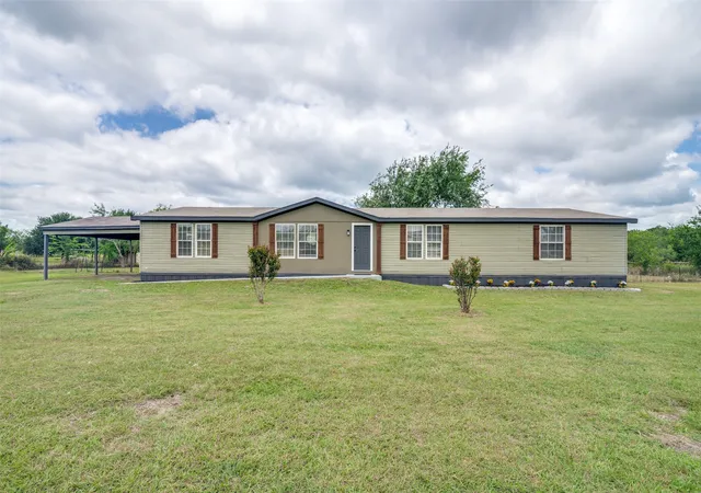 Homes for sale in Kemp, TX | 6168 Armadillo Dr, Kemp, TX 75143 | MLS# 21304607