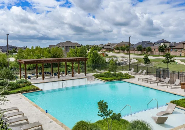 Photo 3 of Single family home for sale at 305 Ember Cir, Waxahachie, TX 75165 | MLS# 21282511 | Listing updated on 2026-09-17