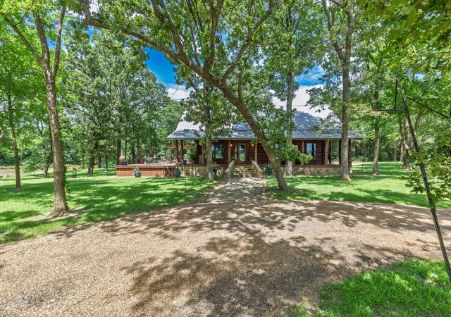 Photo 3 of House for sale at 609 County Road 2421, Como, TX 75431 | MLS# 21304609 | Listing updated on 2026-08-22