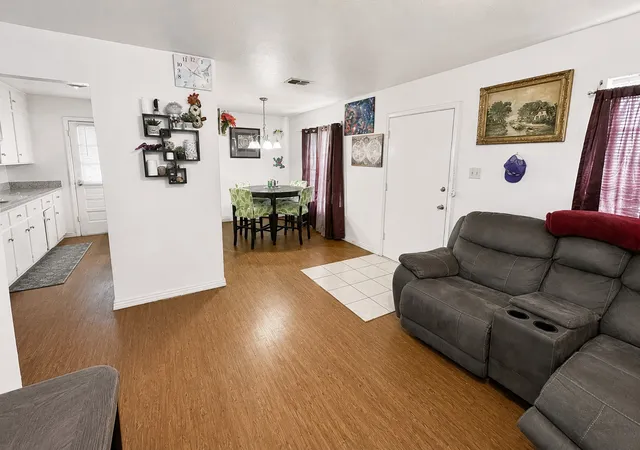 Photo 3 of Single family home for sale at 915 N 7th St, Sanger, TX 76266 | MLS# 21304998 | Listing updated on 2026-07-18