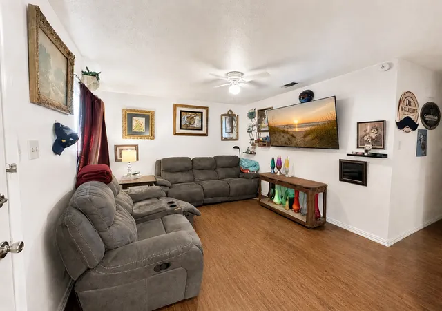 Photo 3 of Single family home for sale at 915 N 7Th St, Sanger, TX 76266 | MLS# 21304998 | Listing updated on 2026-07-18