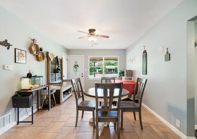 Photo 3 of Sale Pending at 2275 Bella Vista Dr, Paris, TX 75460 | MLS# 21305000 | Listing updated on 2026-08-22