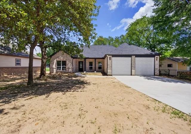 Homes for sale in Gun Barrel City, TX | 138 Bedfords Bnd, Gun Barrel City, TX 75156 | MLS# 21297791