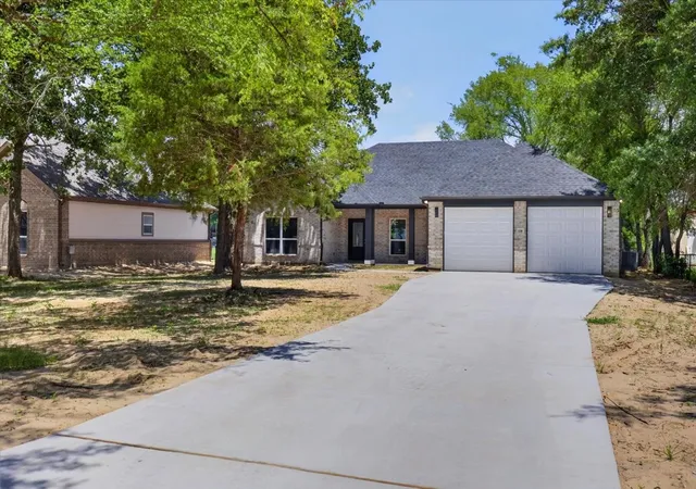 Homes for sale in Gun Barrel City, TX | 138 Bedfords Bnd, Gun Barrel City, TX 75156 | MLS# 21297791