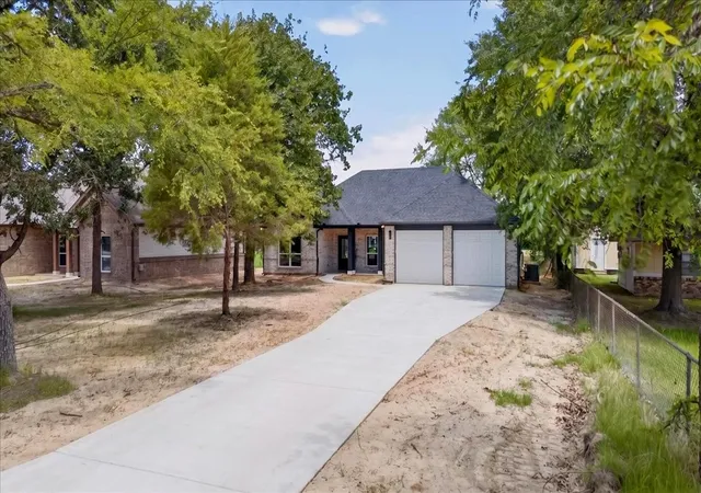 Homes for sale in Gun Barrel City, TX | 138 Bedfords Bnd, Gun Barrel City, TX 75156 | MLS# 21297791