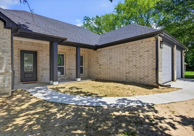 Homes for sale in Gun Barrel City, TX | 138 Bedfords Bnd, Gun Barrel City, TX 75156 | MLS# 21297791