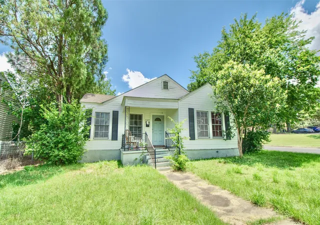 Photo 1 of Single family home for sale at 2224 Live Oak Ave, Waco, TX 76708 | MLS# 21303868 | Listing updated on 2026-08-22
