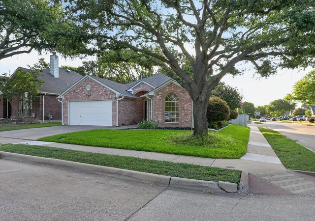 Photo 2 of Single family home for sale at 7700 Black Bear Ct, Fort Worth, TX 76137 | MLS# 21305048 | Listing updated on 2026-08-22
