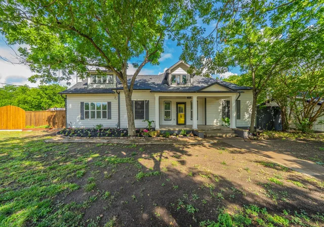 Photo 1 of Single family home for sale at 506 Brown St, Waxahachie, TX 75165 | MLS# 21304568 | Listing updated on 2026-10-03