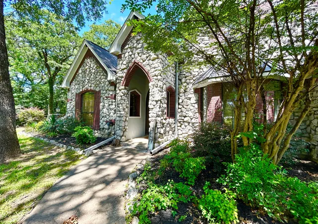 Photo 2 of Single family home for sale at 231 Turtle Creek Dr, Sulphur Springs, TX 75482 | MLS# 21304137 | Listing updated on 2026-10-06