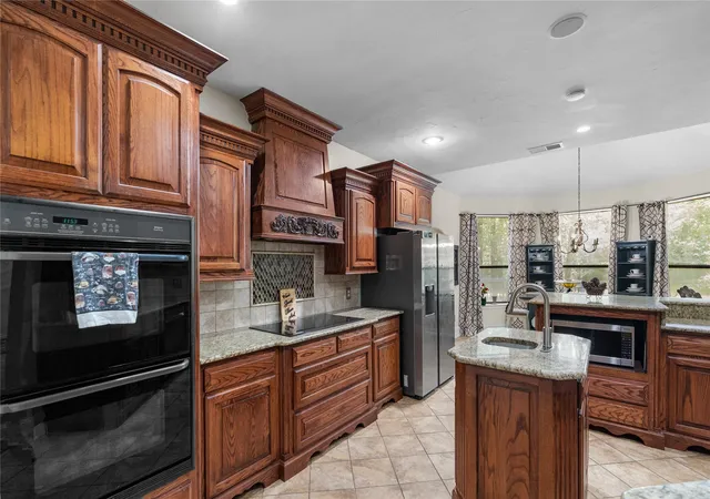 Photo 3 of Single family home for sale at 231 Turtle Creek Dr, Sulphur Springs, TX 75482 | MLS# 21304137 | Listing updated on 2026-10-06
