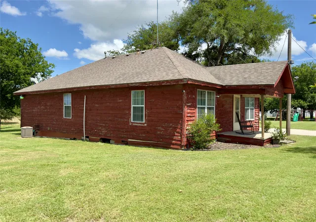 Homes for sale in Abbott, TX | 1600 Hcr 2302 S, Abbott, TX 76621 | MLS# 21305155
