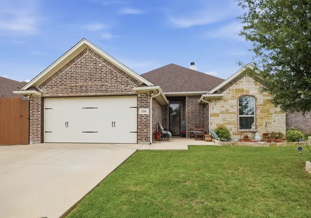 Photo 1 of Single family home for sale at 134 Donna Cir, Granbury, TX 76049 | MLS# 21305227 | Listing updated on 2026-08-12