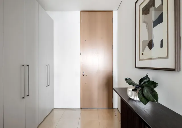 Listing Photo 4 - Condo for sale in building located at 1717 Arts Plz, Dallas, TX 75201 - Unit #2112
