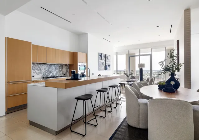 Listing Photo 5 - Condo for sale in building located at 1717 Arts Plz, Dallas, TX 75201 - Unit #2112