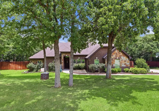 Photo 2 of Single family home for sale at 145 Foxpointe Cir, Weatherford, TX 76087 | MLS# 21305269 | Listing updated on 2026-08-27
