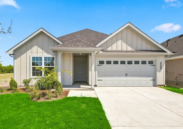 Photo 1 of Single family home for sale at 222 Morningside Dr, Nevada, TX 75173 | MLS# 21290028 | Listing updated on 2026-09-29