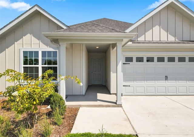 Photo 3 of Single family home for sale at 222 Morningside Dr, Nevada, TX 75173 | MLS# 21290028 | Listing updated on 2026-09-29