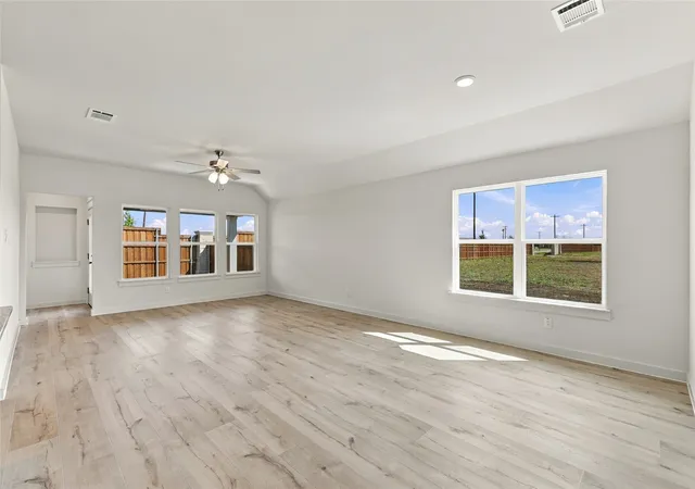 Photo 3 of Single family home for sale at 1116 Starlight Ln, Nevada, TX 75173 | MLS# 21290082 | Listing updated on 2026-10-01