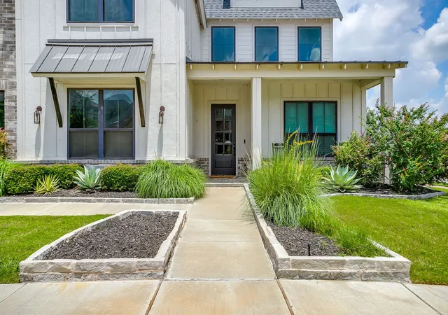Photo 3 of Single family home for sale at 140 Mckinley Dr, Burleson, TX 76028 | MLS# 21303211 | Listing updated on 2026-08-17