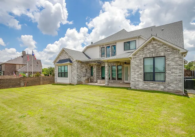 Photo 3 of Single family home for sale at 140 Mckinley Dr, Burleson, TX 76028 | MLS# 21303211 | Listing updated on 2026-10-05