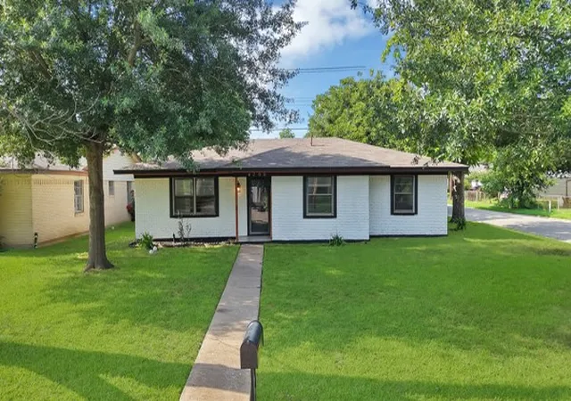 Single family home for sale at 4200 Templeton St, Greenville, TX 75401 | MLS# 21305361