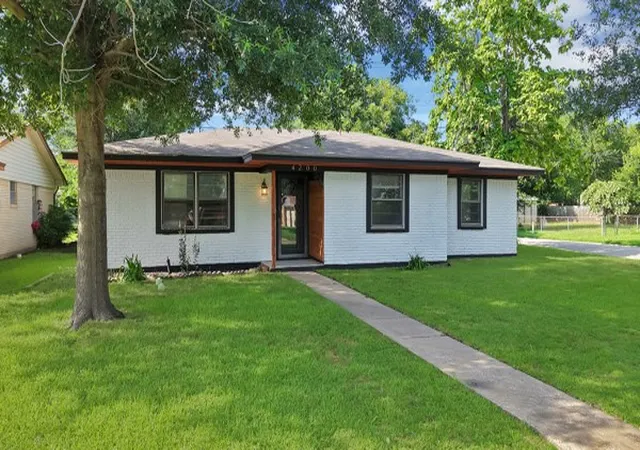 Photo 3 of Single family home for sale at 4200 Templeton St, Greenville, TX 75401 | MLS# 21305361 | Listing updated on 2026-10-07