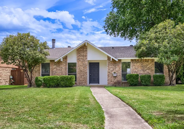 Photo 1 of Single family home for sale at 1200 Creekwood Ct, Allen, TX 75002 | MLS# 21225037 | Listing updated on 2026-10-02
