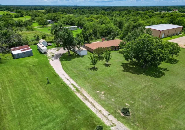 Photo 1 of Single family home for sale at 882 Farm Road 1537, Sulphur Springs, TX 75482 | MLS# 21305365 | Listing updated on 2026-09-01