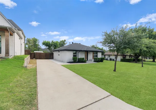 Photo 2 of Sale Pending at 106 E 3rd St, Prosper, TX 75078 | MLS# 21302899 | Listing updated on 2026-08-23