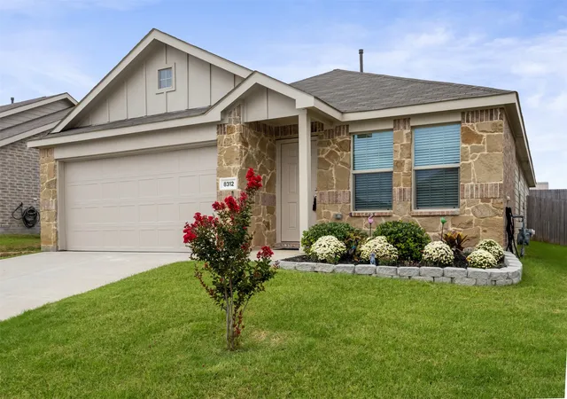 Photo 3 of Sale Pending at 8312 Fawn Creek Dr, Fort Worth, TX 76123 | MLS# 21305398 | Listing updated on 2026-08-23