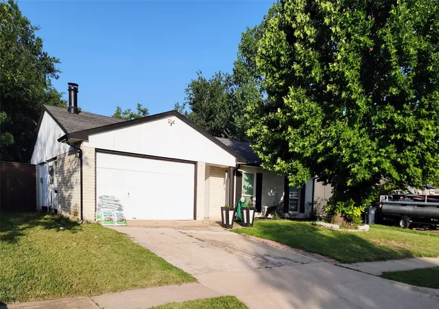 Photo 2 of Sale Pending at 5828 Sidewinder Trl, Fort Worth, TX 76131 | MLS# 21304902 | Listing updated on 2026-08-22