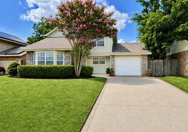 Photo 1 of Single family home for sale at 4617 Waterway Dr N, Fort Worth, TX 76137 | MLS# 21302477 | Listing updated on 2026-08-22