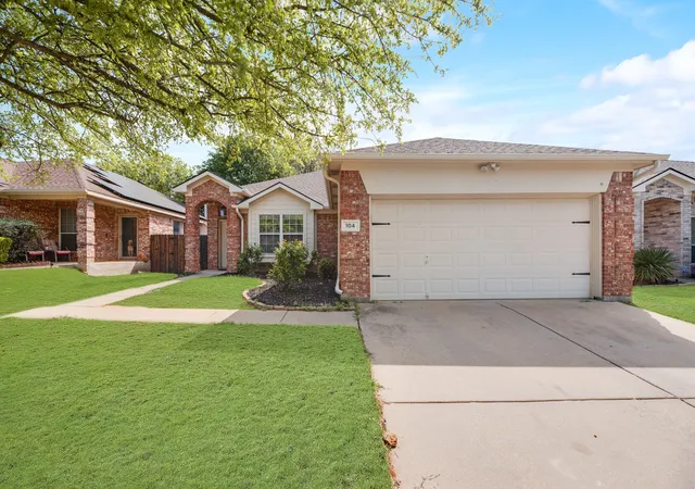 Photo 1 of Sale Pending at 104 Goldeneye Ln, Fort Worth, TX 76120 | MLS# 21297844 | Listing updated on 2026-07-26