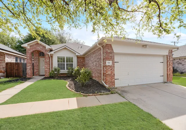 Photo 3 of Sale Pending at 104 Goldeneye Ln, Fort Worth, TX 76120 | MLS# 21297844 | Listing updated on 2026-07-26
