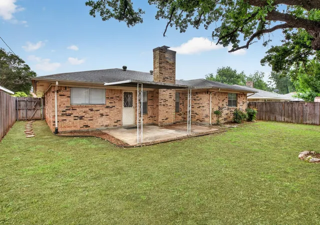 Homes for sale in Irving, TX | 2132 Sandy Ln, Irving, TX 75060 | MLS# 21305390