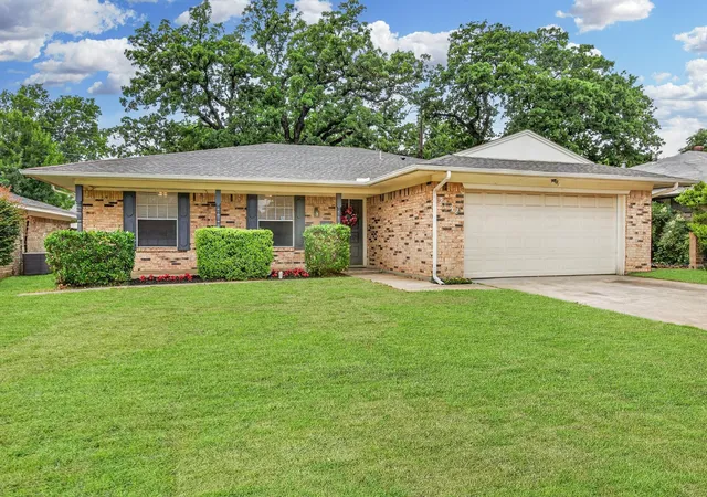 Homes for sale in Irving, TX | 2132 Sandy Ln, Irving, TX 75060 | MLS# 21305390