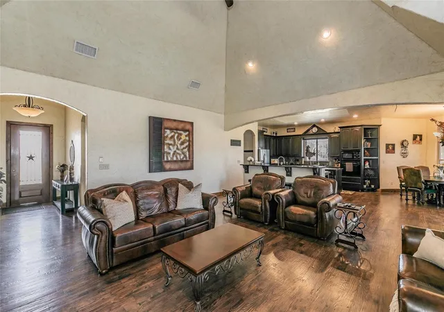 Photo 4 of Single family home for sale at 11525 Eagle Vista Dr, Fort Worth, TX 76179 | MLS# 21303623 | Listing updated on 2026-07-10