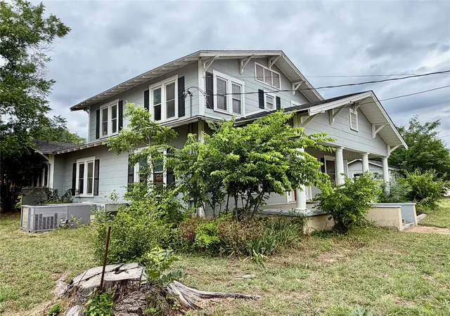 Homes for sale in Eastland, TX | 407 S Lamar St, Eastland, TX 76448 | MLS# 21305452