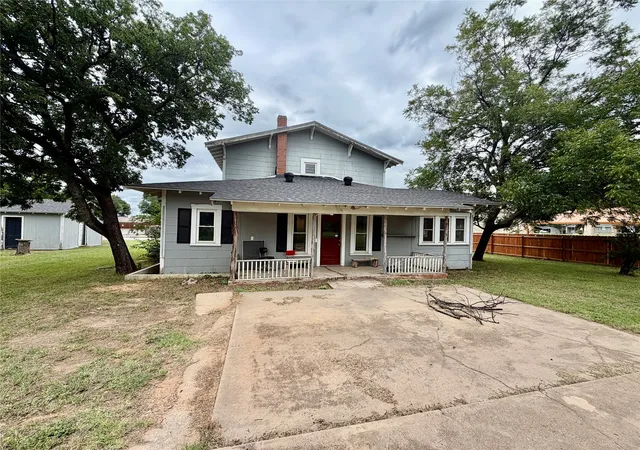 Homes for sale in Eastland, TX | 407 S Lamar St, Eastland, TX 76448 | MLS# 21305452